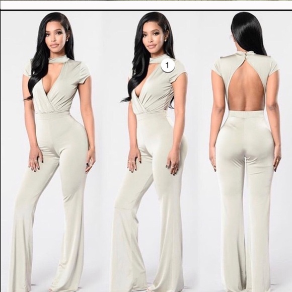 NWT! Fashion nova flared bell bottom Surplice jumpsuit in a muted olive color XS - Picture 1 of 5